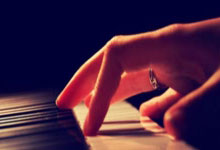 PG电子：领先12分也不保险！英超战火重燃，三大隐患困扰红军，还真输不的.